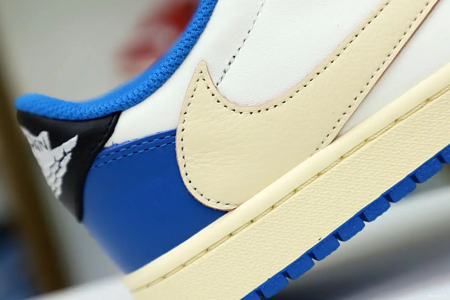 SCOTT 1 FRAGMENT DESIGN JORDAN X Kimikick AIR LOW X TRAVIS 0801